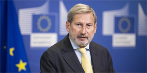 AB'nin K�br�s �zel Temsilcisi Johannes Hahn g�revinden istifa etti