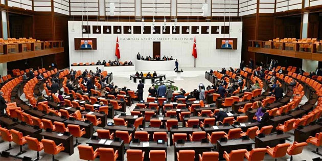 TBMM'de kabul edildi: 15 ya� alt�na sosyal medya yasa��