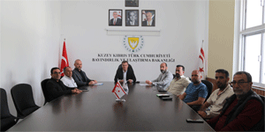 Bay�nd�rl�k ve Ula�t�rma Bakan� Ar�kl�, K�br�s T�rk Taksiciler Dernekleri Federasyonu’nu kabul etti