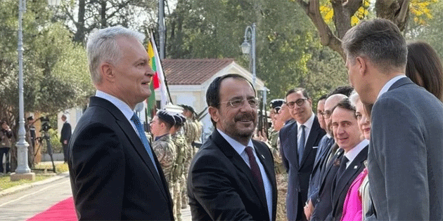 Nikos Hristodulidis ile Litvanya Cumhurba�kan� Gitanas Nausėda bir araya geldi