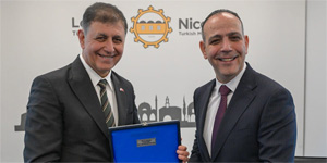 Harmanc�, �zmir B�y�k�ehir Belediye Ba�kan� Tugay ile bir araya geldi