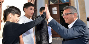 Cumhurba�kan� Erh�rman, Dipkarpaz Rum Ortaokulu ve Dipkarpaz Recep Tayyip Erdo�an Ortaokulu’nu ziyaret etti