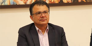 “Toplum belirsizlik alt�nda eziliyor”