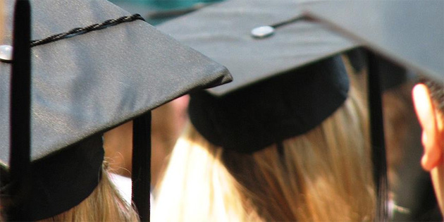 Hollanda'da diploma t�reninde ba��rt�s� yasa��