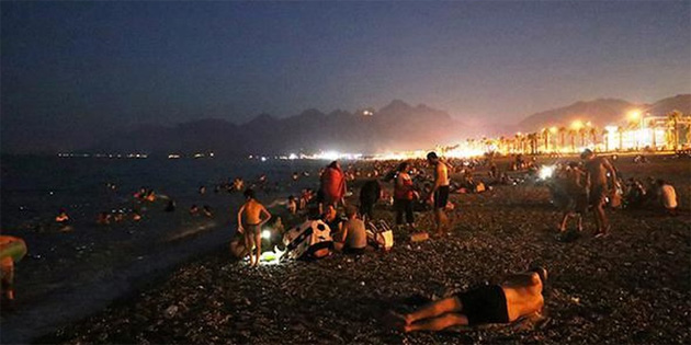 Antalya'daki d�nyaca �nl� plajda b�yle bir yaz ya�anmad�!