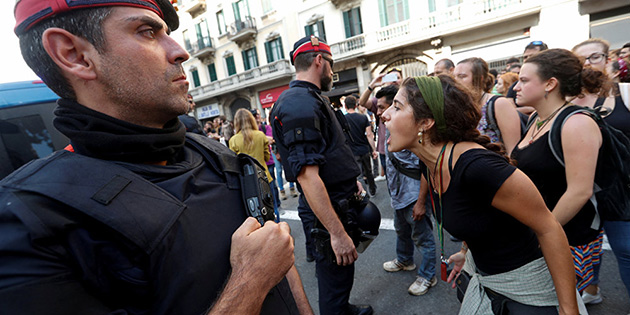 Katalonya'da oteller �spanyol polislerini d��ar� att�