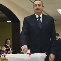 Azerbaycan'da Aliyev'in partisi yzde 69'la yeniden iktidar 