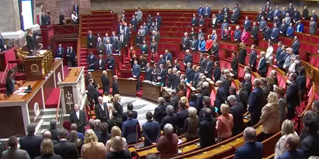 Fransa'da siyasi kriz derinleiyor