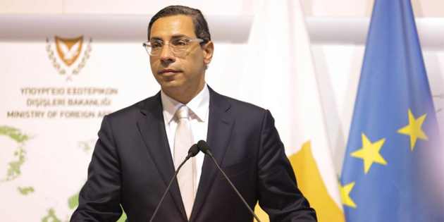 Kombos, Londra'da Kbrs sorununu masaya yatrd