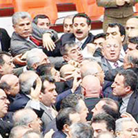 ngiliz’e gre Trk demokrasisi ‘Alaturka’
