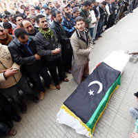 Bir yandan cenaze treni bir yandan bombardman