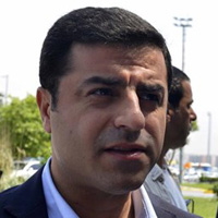 “AKP'li koalisyon se�ene�inin i�inde olmayaca��z” 