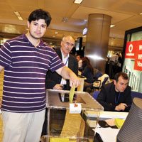 Hava ve deniz limanlar�nda oy verme i�lemi ba�lad�