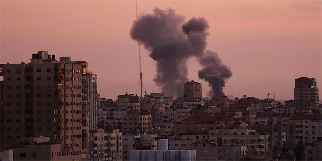 ‪�srail ordusu Gazze'yi vurdu‬
