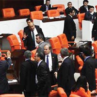 ‘D�ello yapmayan namerttir’