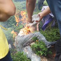 Japonya'y� protesto eden G�ney Koreli kendini yakt� 