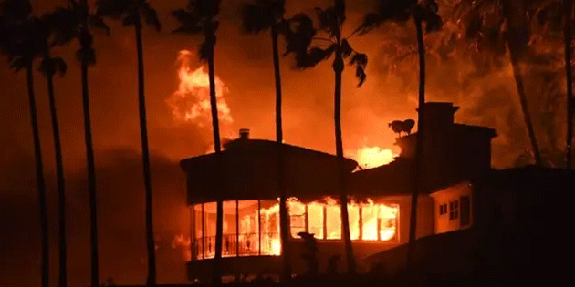 Los Angeles'ta yangnla mcadeleyi zorlatran iddetli rzgarlarn geri dnmesi bekleniyor