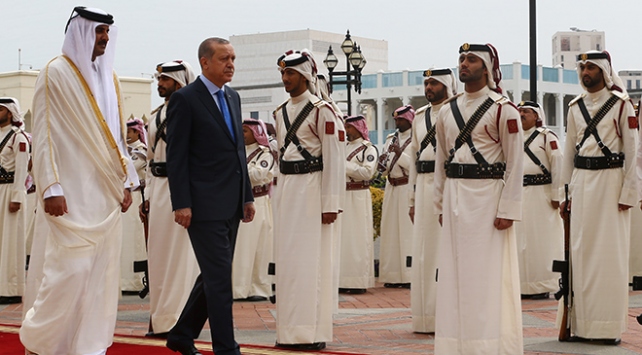 Cumhurba�kan� Erdo�an, Katar'da resmi t�renle kar��land�
