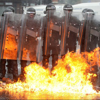 Belfast'ta atma: 9 polis yaral 