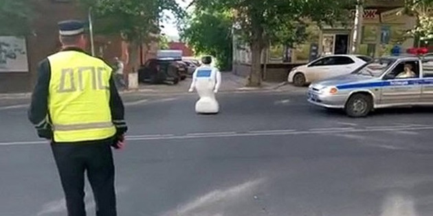 Robot laboratuvardan ka�t�, Rusya �a�k�n!