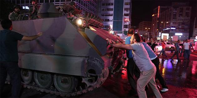 “Trk halk devletini can ve kanyla savundu”
