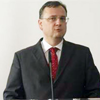 400 ki�i g�zalt�nda 