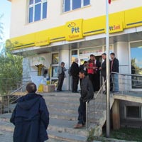 Oyuncak silahla PTT ubesinden 12 bin lira ald 
