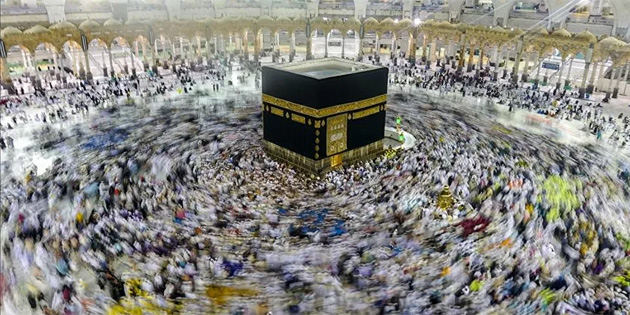 Kabe'ye gidenlere robotlar hizmet edecek