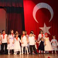 ngiltere’de Kutlu Doum’a sevgi seli 
