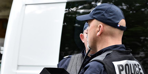Le Pen’in partisine polis bask�n�