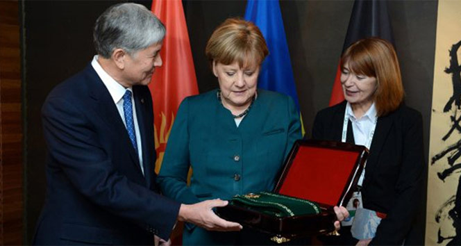 K�rg�zistan’dan Merkel’e �lkenin en prestijli ni�an�