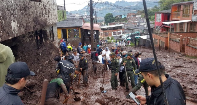 Kolombiya'da toprak kaymas�: 17 �l�