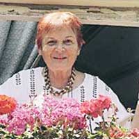 T�rkan Saylan mezar� ba��nda an�ld� 