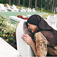 Srebrenitsa'n�n g�n�ll� bek�isi 