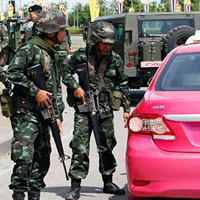 Tayland'da s�k�y�netim ba�lad� 