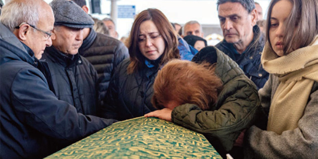 OTEL YANGININDA Y�RE�� YANAN T�RK�YE’DE G�ZYA�LARI SEL OLDU 