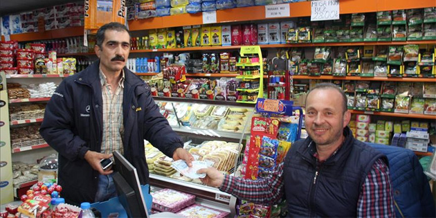 Bulduu paray sahibine teslim etti 