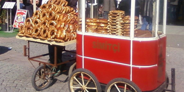 Yksek sesle simit satna 'tezgah kapatma' cezas