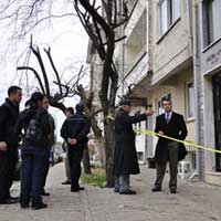 Emekli yarbay cinnet getirdi 