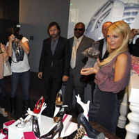 Paris Hilton'un ad� sat�yor 
