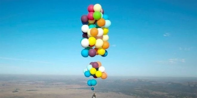 100 balon ve bir kamp sandalyesi ile havaland