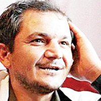 Gazinin kula��n� �ald�lar 