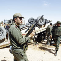 Kaddafi g��leri Tunus'a sald�rd�