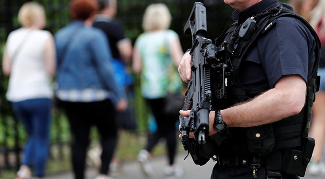 Manchester bombacsnn mavi bavulu aranyor