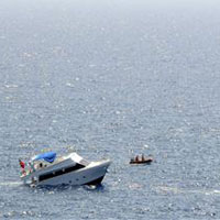 Tekne sulara g�m�ld� 