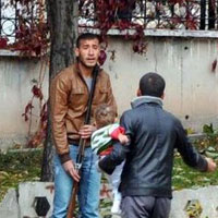 Herkesin gz nnde kendini vurdu! 
