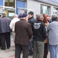 Emekli ayl�klar�na zam 