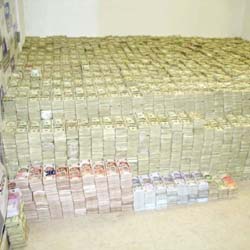 Cari a��k 992 milyon dolara d��t� 