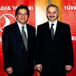 Temel ile Idris imzalad�, THY ve Malezya ortak u�u� ba�lat�yor 