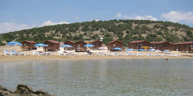 KARPAZ’DA FLAS AAMASINA GELEN EKO TURZMCLER N KURTARMA PAKET HAZIRLANDI